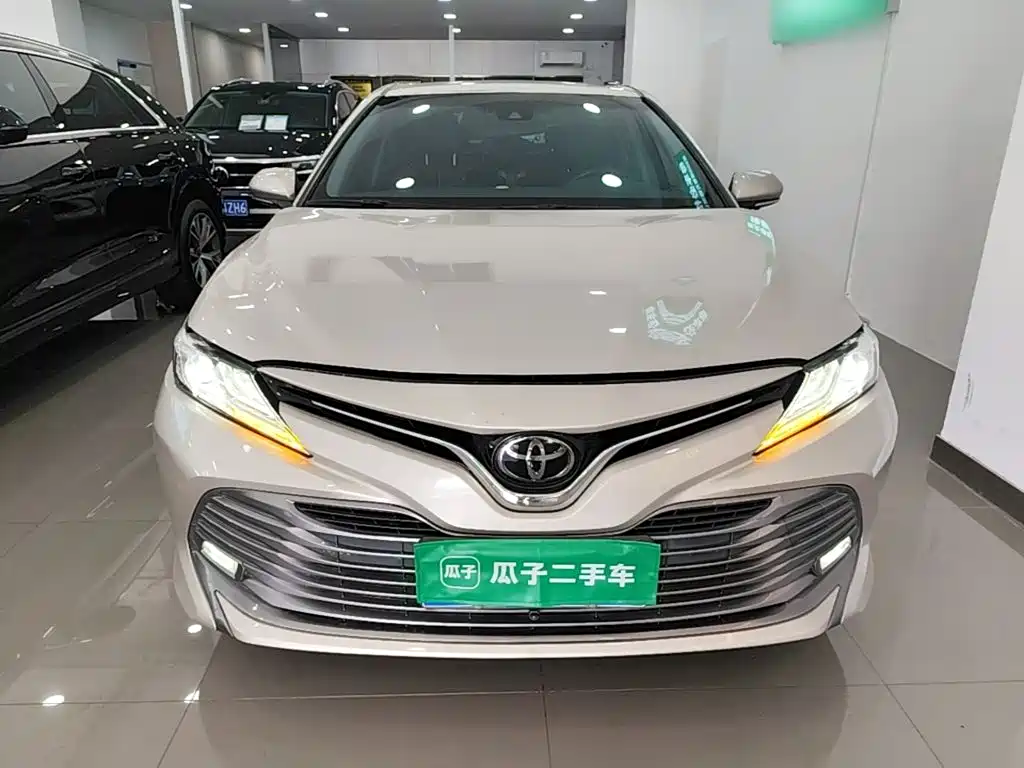 Toyota Camry — миниатюра 3