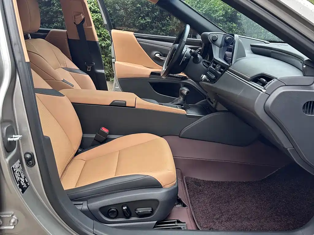 Lexus ES 2021 200