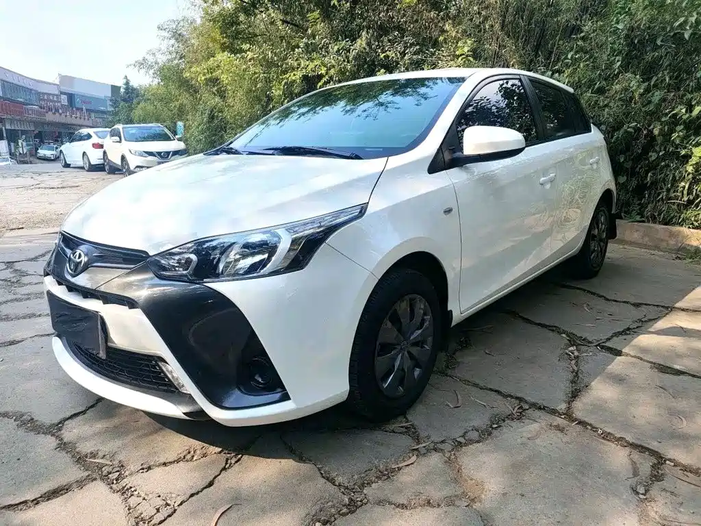 Toyota Yaris L — миниатюра 2