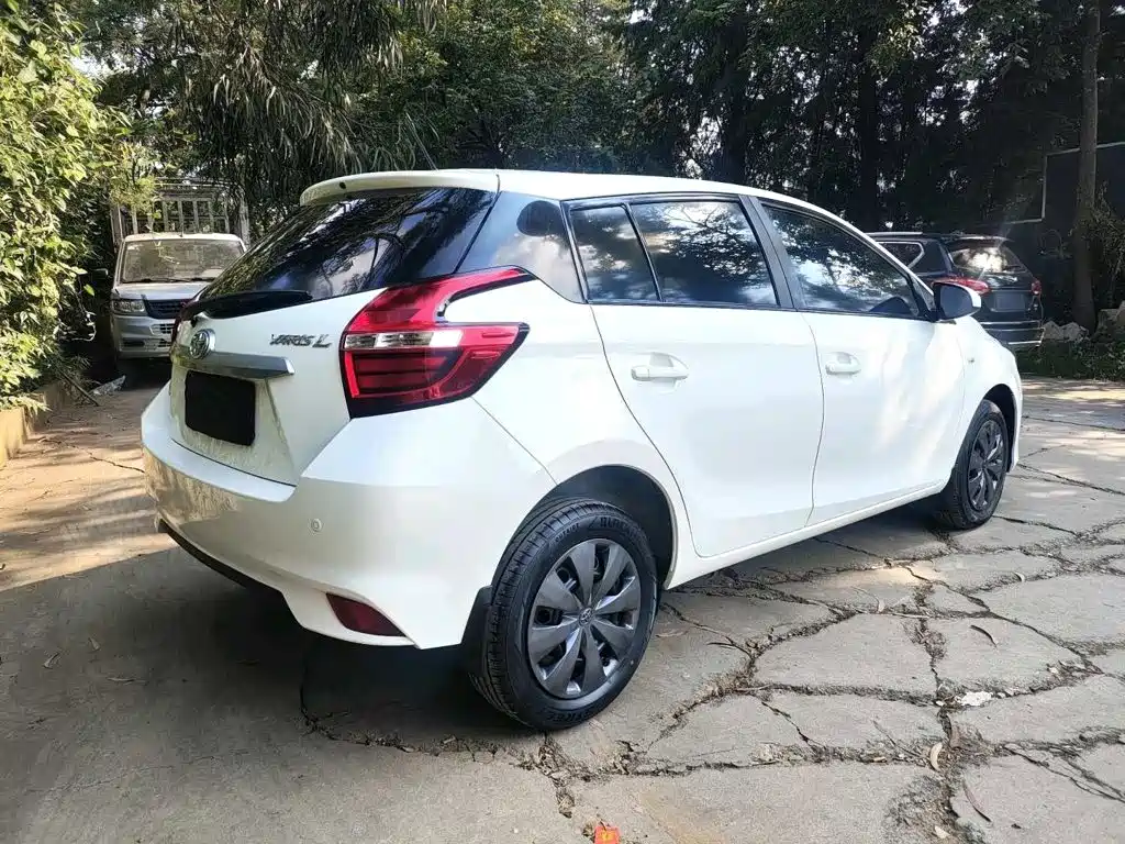 Toyota Yaris L — миниатюра 10