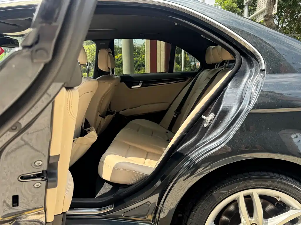Mercedes-Benz C-Class — миниатюра 10