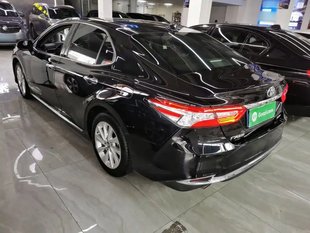 Toyota Camry — миниатюра 5