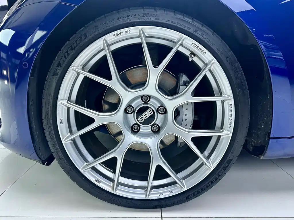 Tesla Model 3 — миниатюра 7