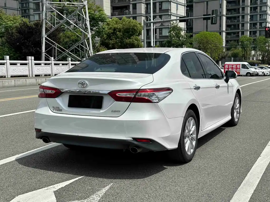 Toyota Camry — миниатюра 7