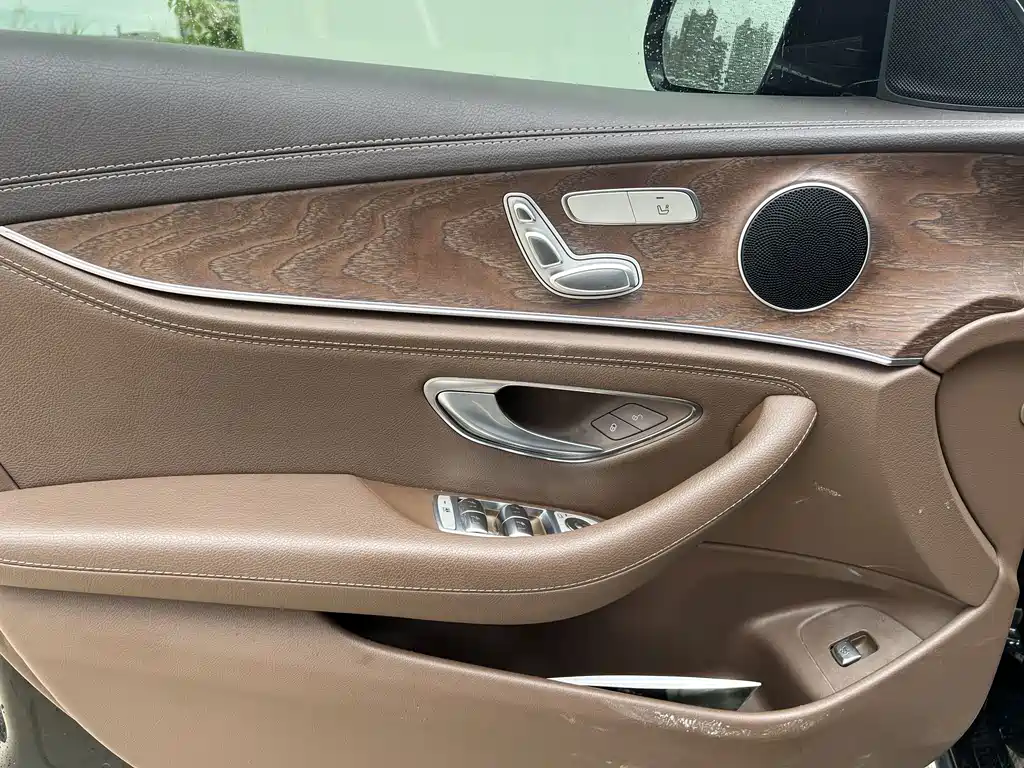 Mercedes-Benz E-Class — миниатюра 10