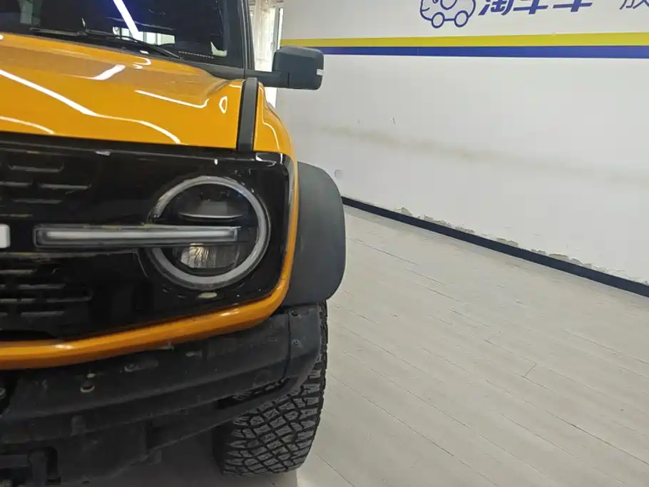 Ford Bronco (Import) — миниатюра 5
