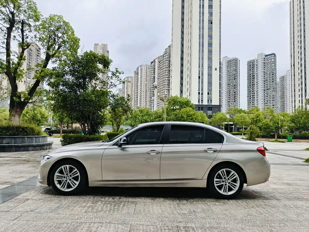 BMW 3 Series — миниатюра 3