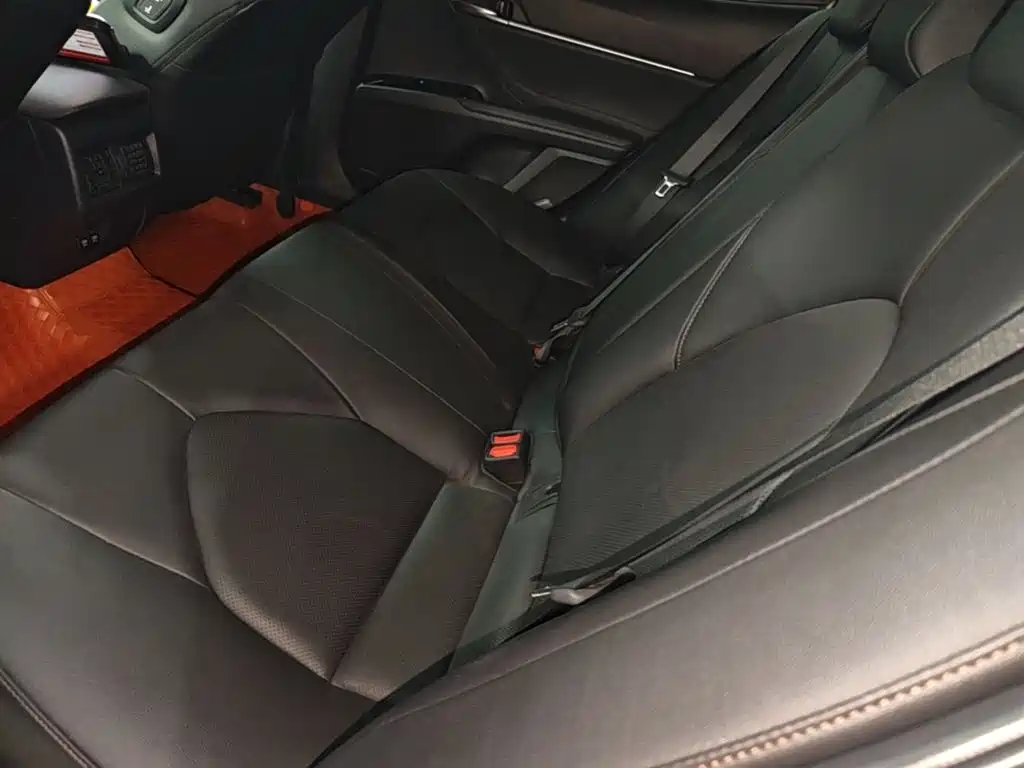 Toyota Camry — миниатюра 17