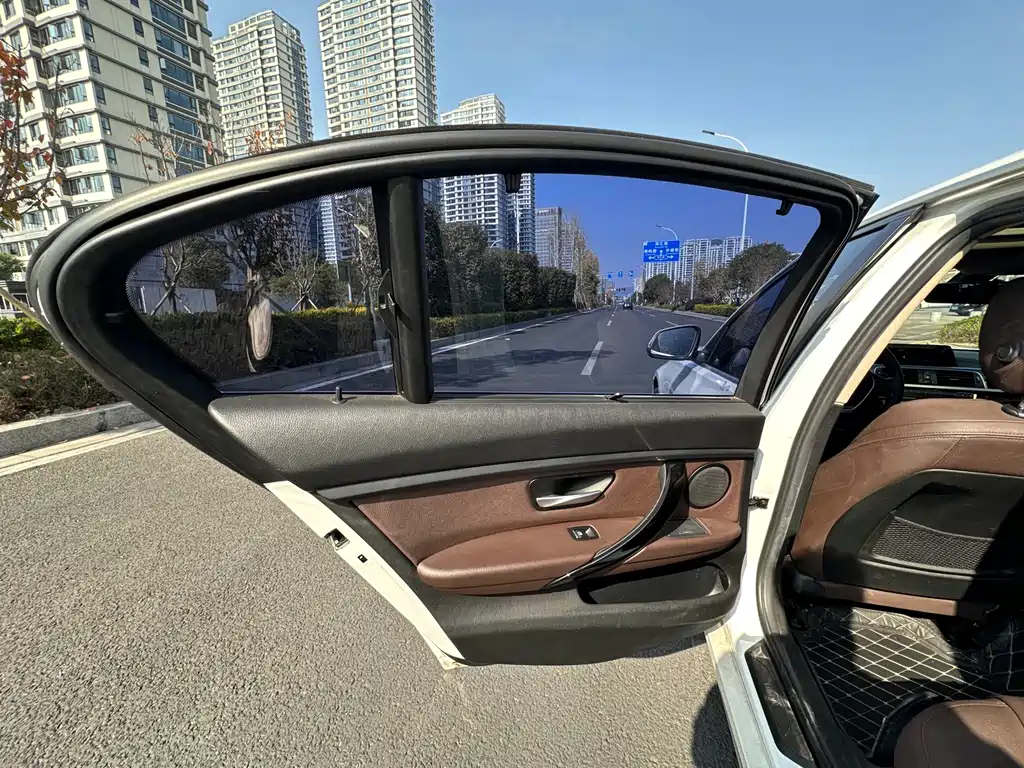 BMW 3 Series — миниатюра 9