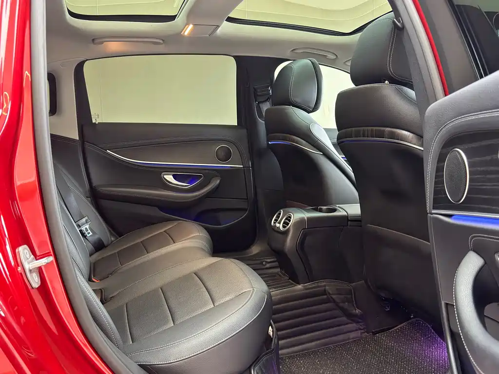 Mercedes-Benz E-Class — миниатюра 13