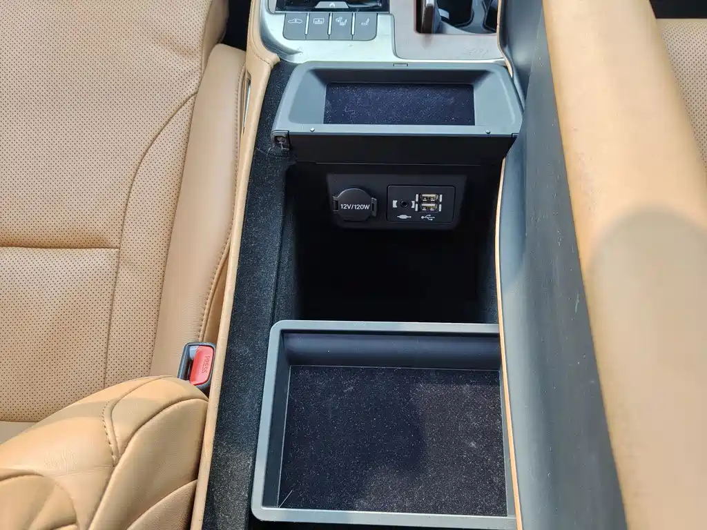 Lexus LS — миниатюра 12