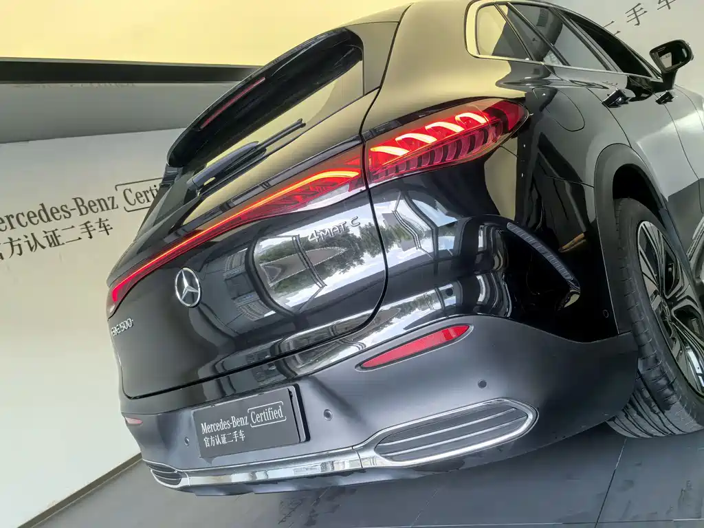Mercedes-Benz EQE SUV — миниатюра 8