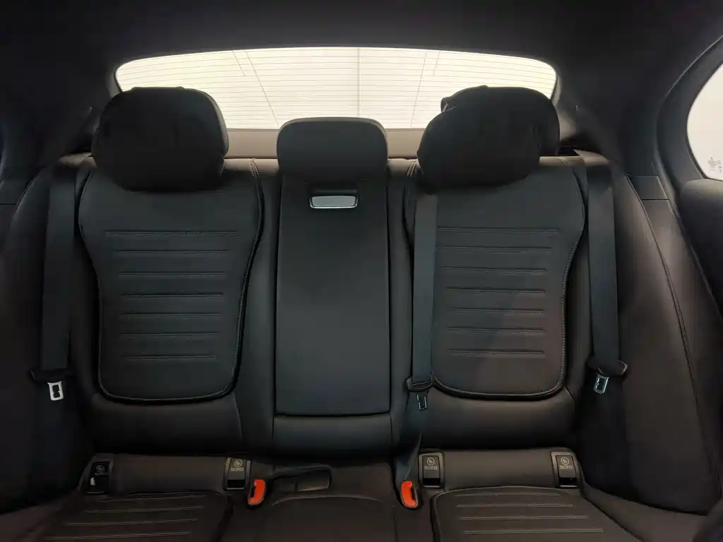 Mercedes-Benz C-Class — миниатюра 10