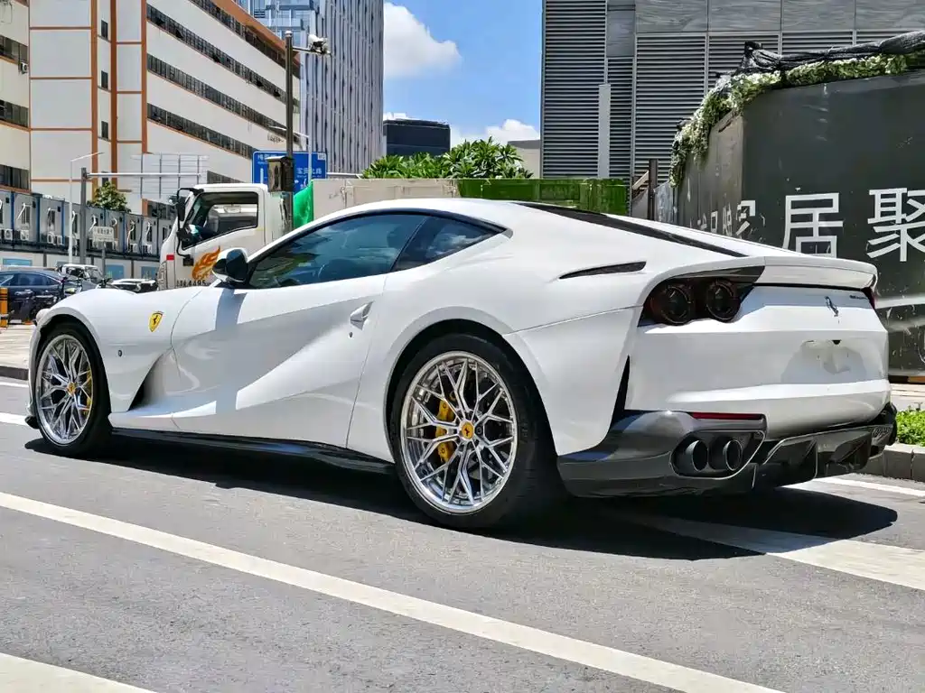 Ferrari 812 — миниатюра 2