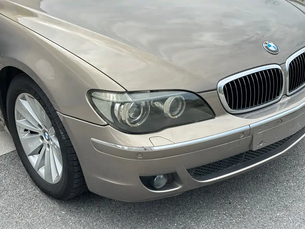 BMW 7 Series — миниатюра 11
