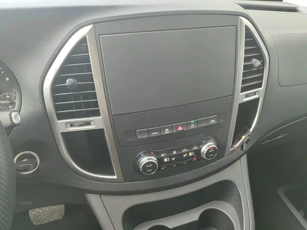 Mercedes-Benz Vito — миниатюра 13
