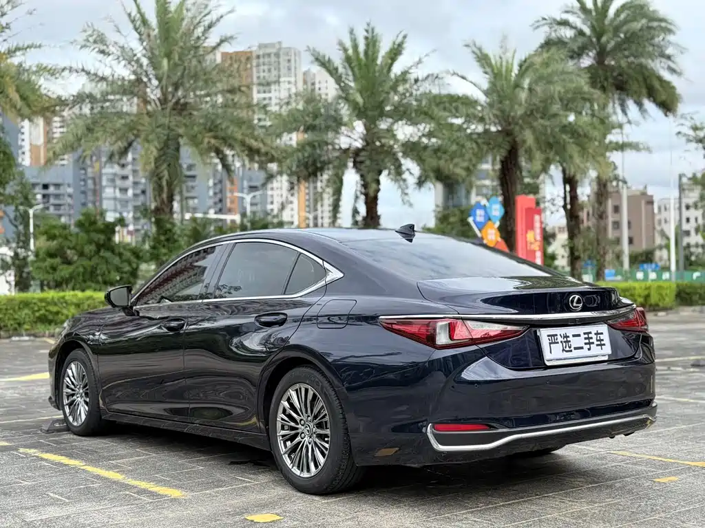 Lexus ES — миниатюра 7