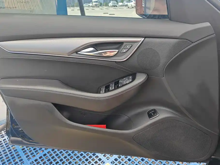 Cadillac CT5 — миниатюра 6