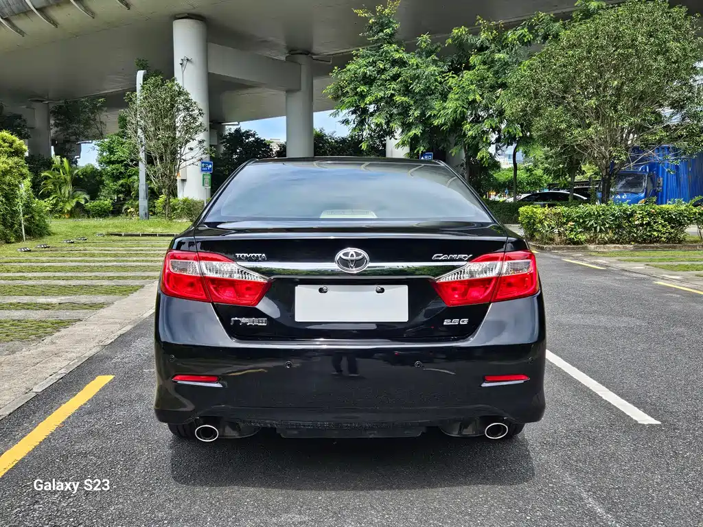 Toyota Camry — миниатюра 5