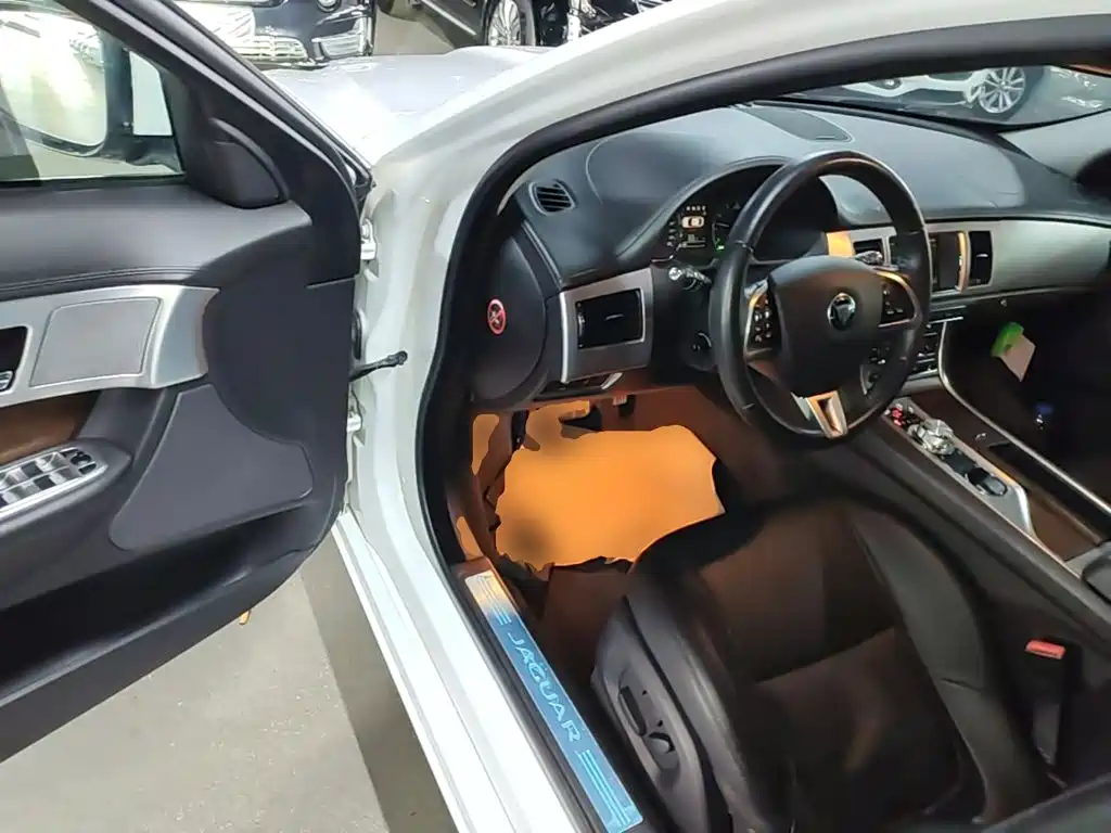Jaguar XF — миниатюра 16