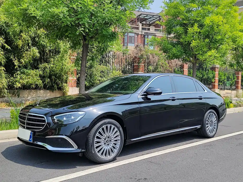 Mercedes-Benz E-Class — миниатюра 16