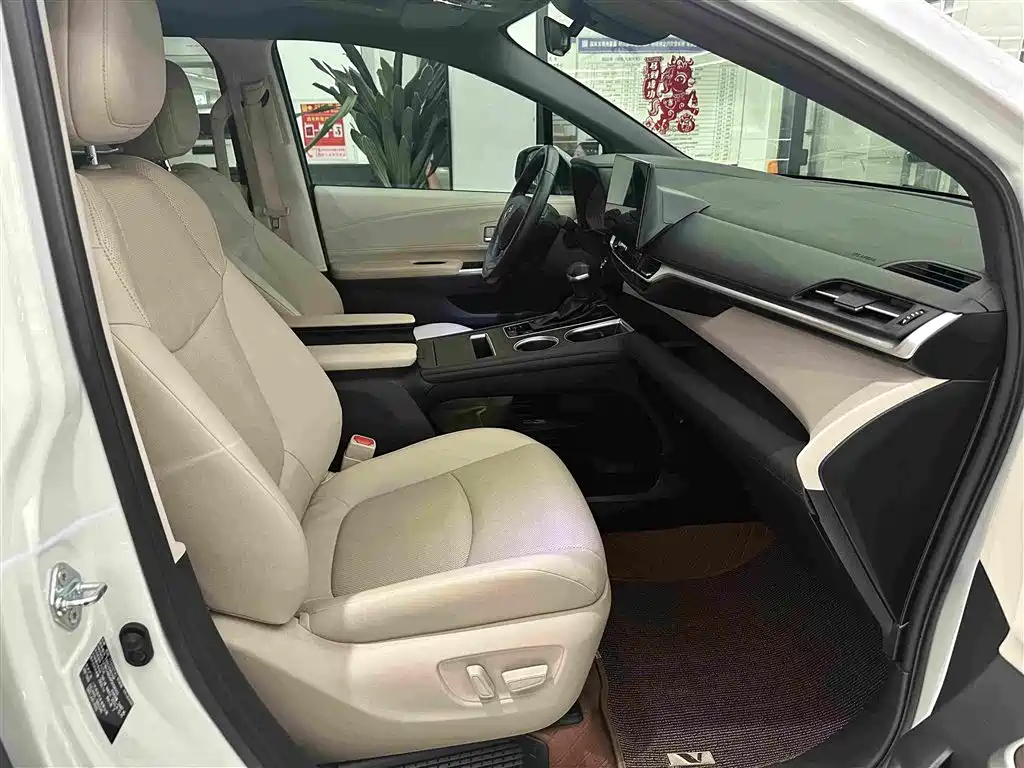 Toyota Granvia — миниатюра 16