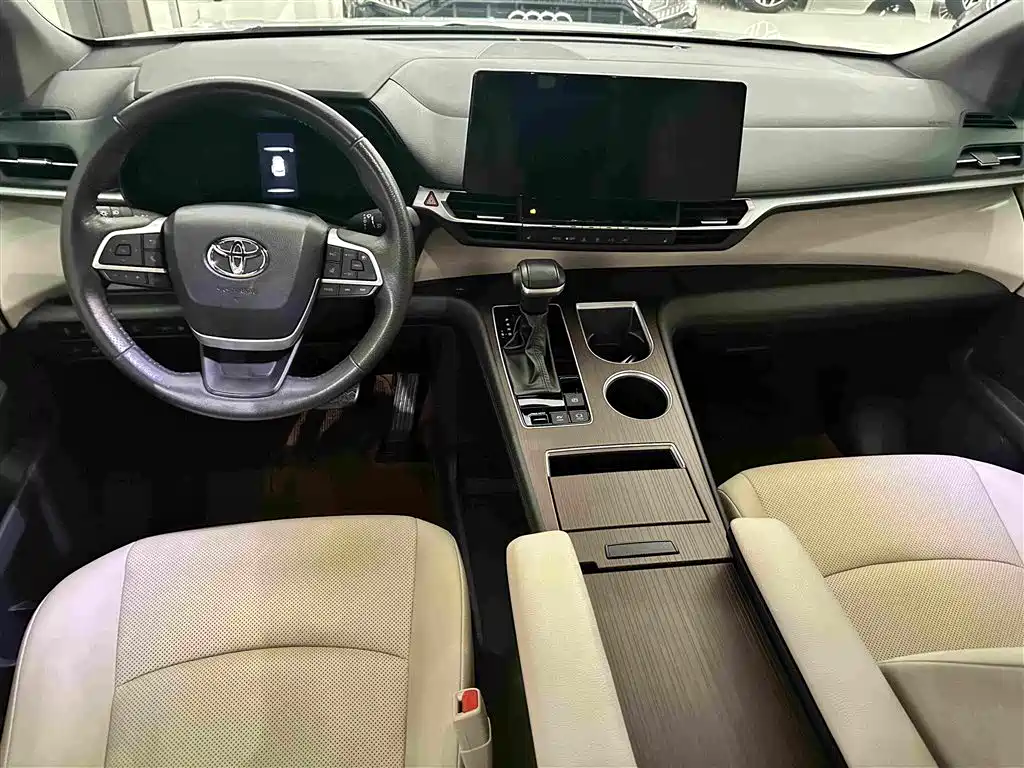 Toyota Granvia — миниатюра 14