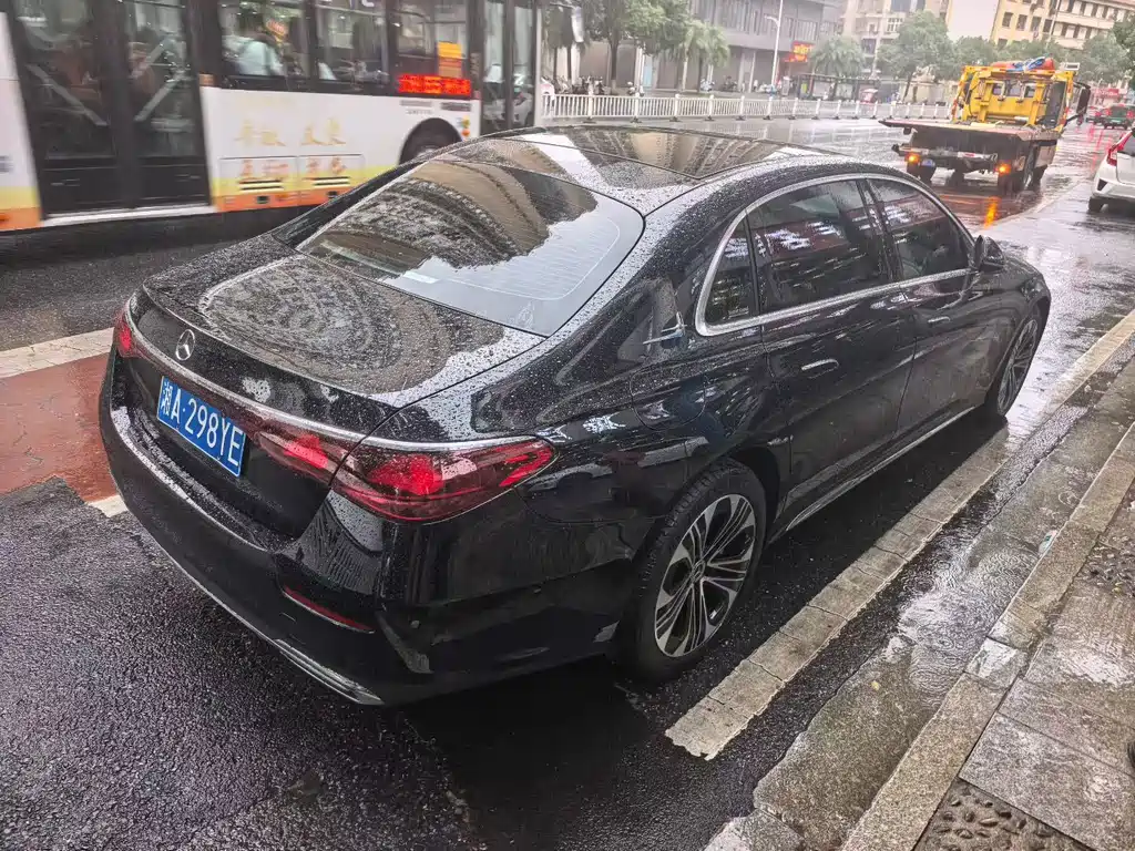 Mercedes-Benz E-Class — миниатюра 2
