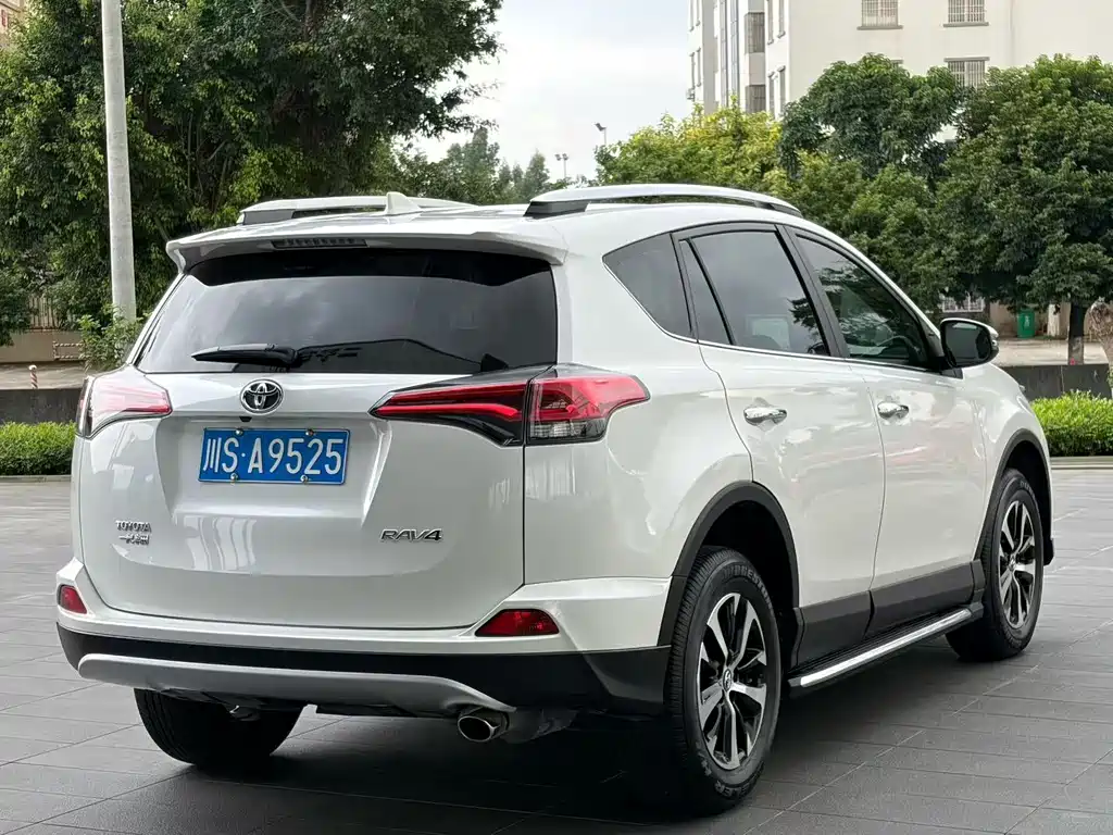 Toyota RAV4 — миниатюра 4