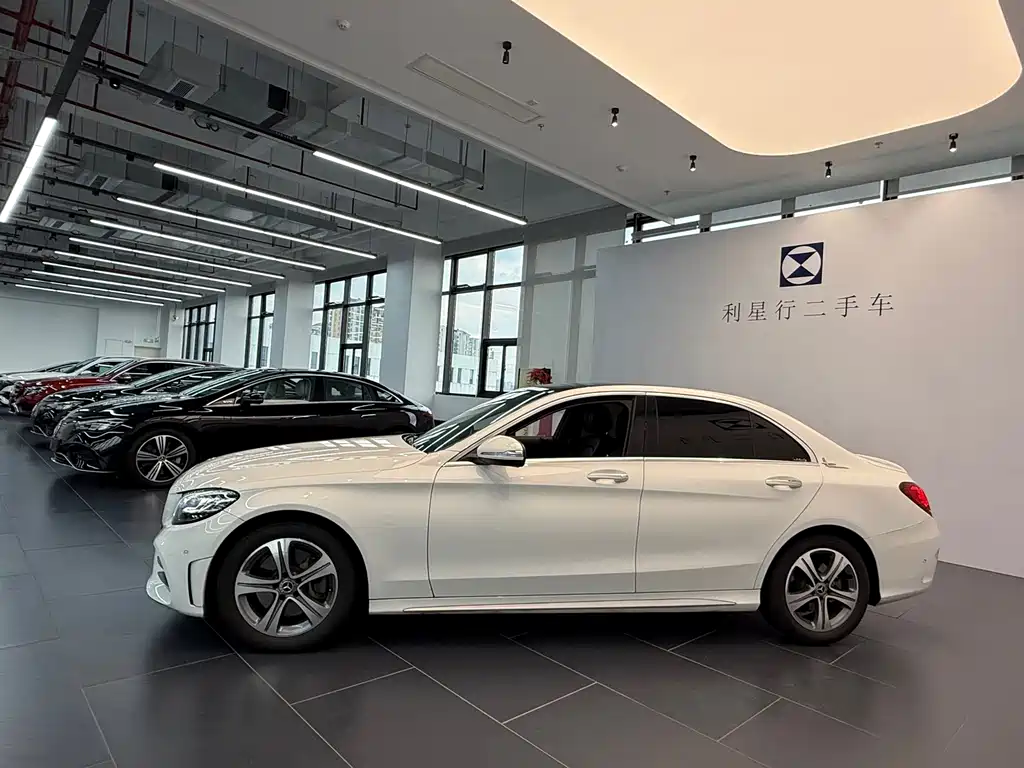 Mercedes-Benz C-Class — миниатюра 3
