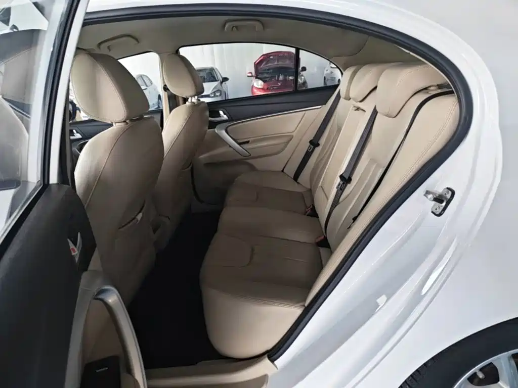 Geely Emgrand — миниатюра 17