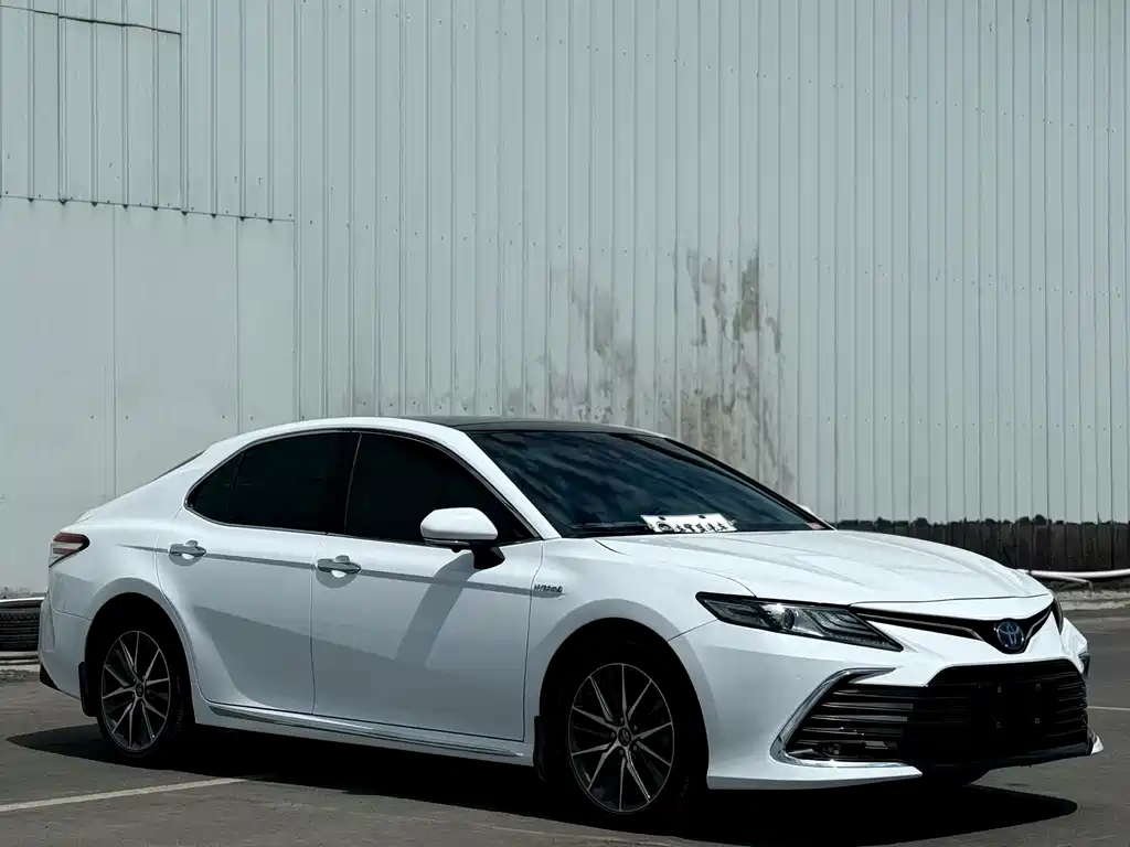 Toyota Camry — миниатюра 3
