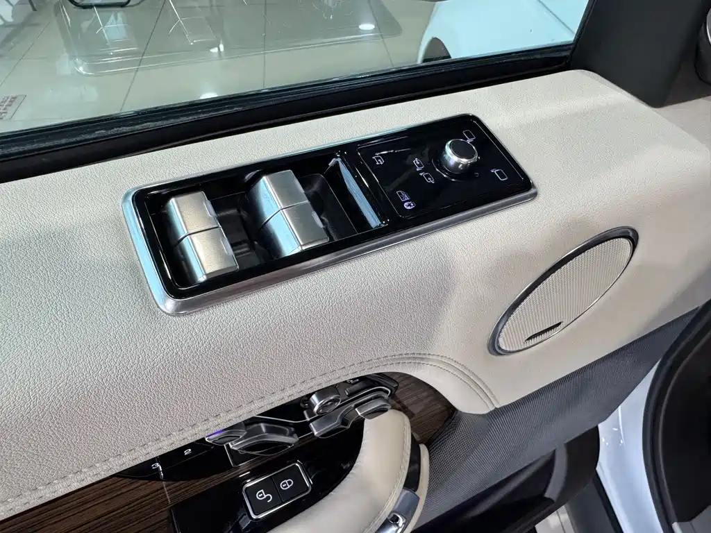 Land Rover Range Rover — миниатюра 21