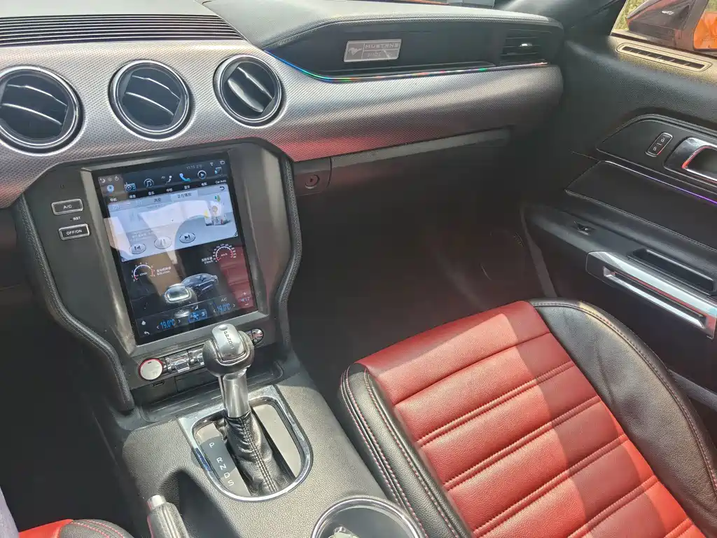 Ford Mustang — миниатюра 9