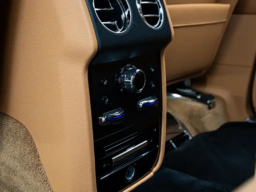 Rolls-Royce Cullinan 2018 мест
