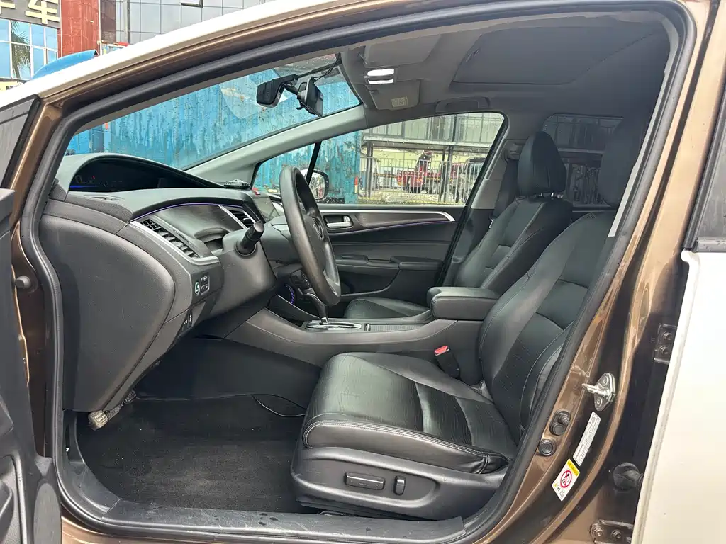 Honda Jade 2014 1.8L CVT Luxury 5 мест