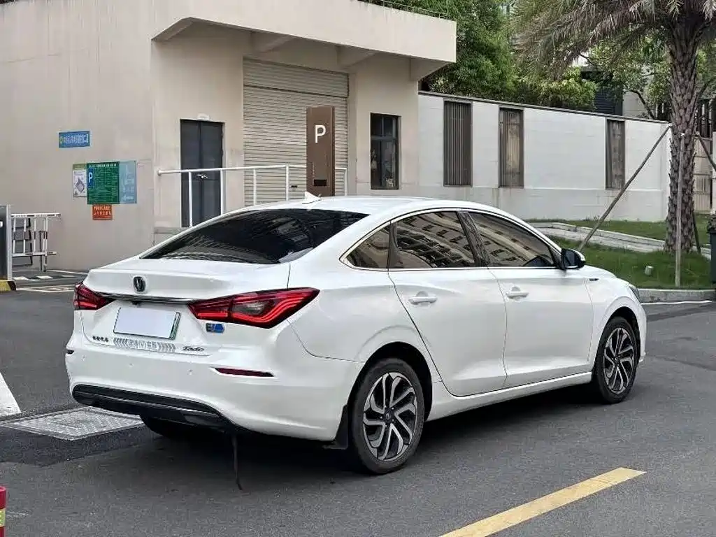 Changan Eado New Energy — миниатюра 4