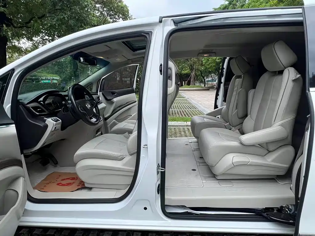 Buick GL8 — миниатюра 12