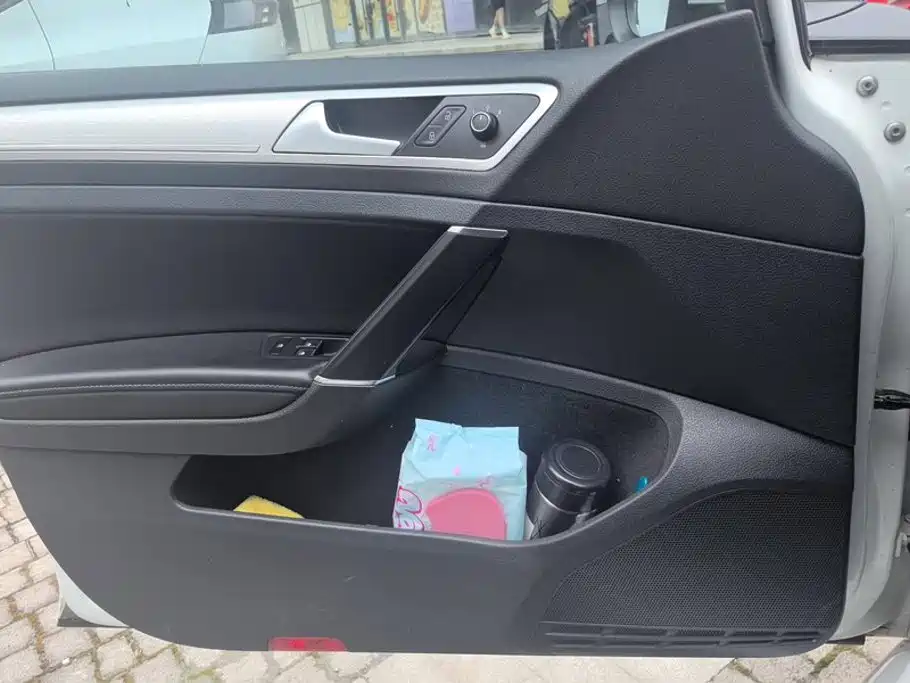 Volkswagen Golf EV — миниатюра 7