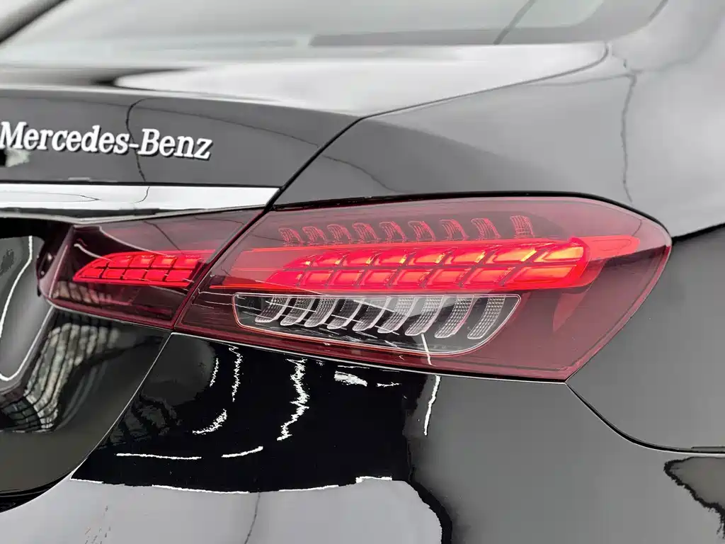 Mercedes-Benz E-Class — миниатюра 16