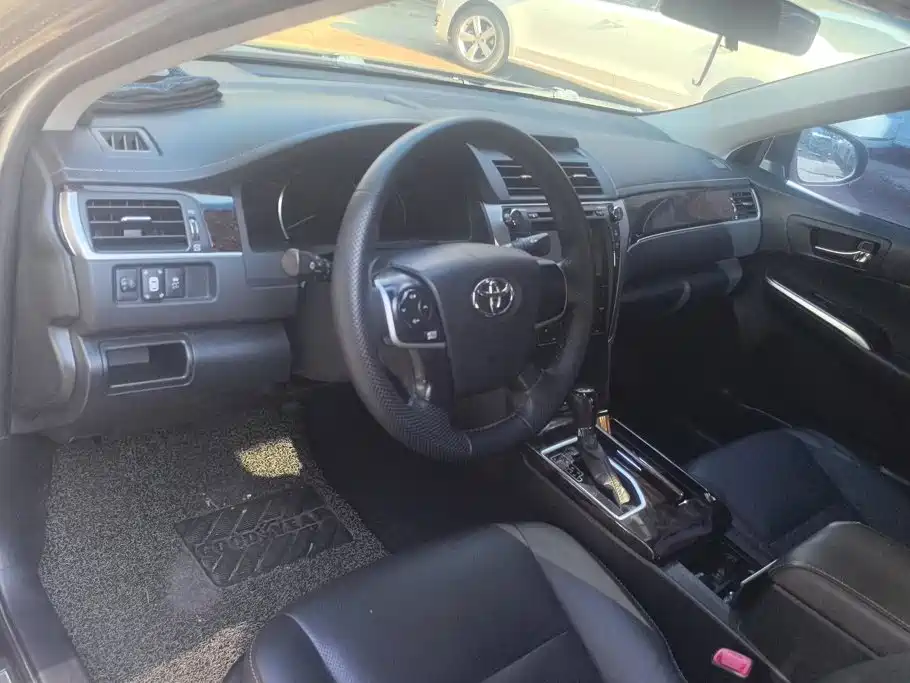 Toyota Camry — миниатюра 12