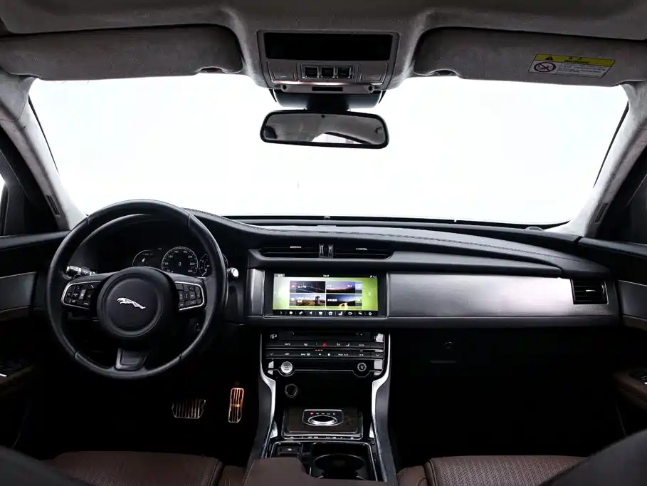 Jaguar XFL — миниатюра 5