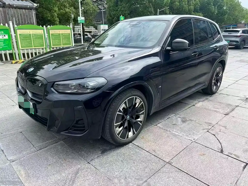 BMW iX3 2023