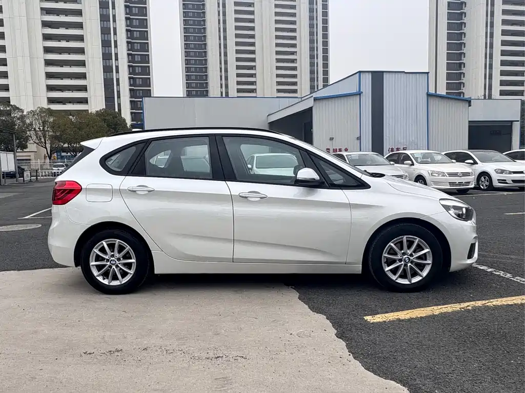 BMW 2 Series Active Tourer — миниатюра 4