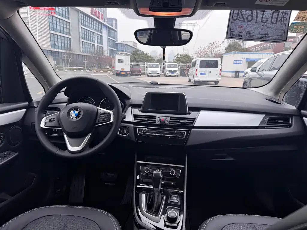BMW 2 Series Active Tourer — миниатюра 12