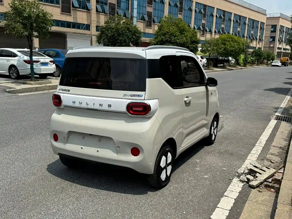 Wuling MINIEV — миниатюра 6