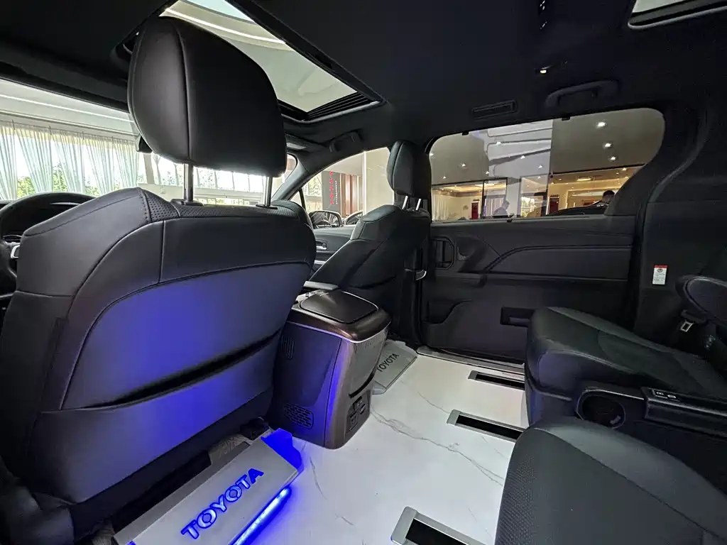 Toyota Granvia — миниатюра 15