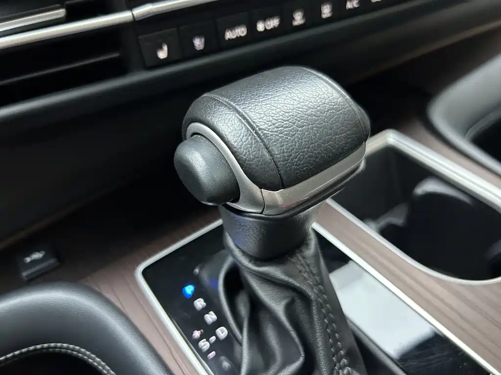 Toyota Granvia — миниатюра 29