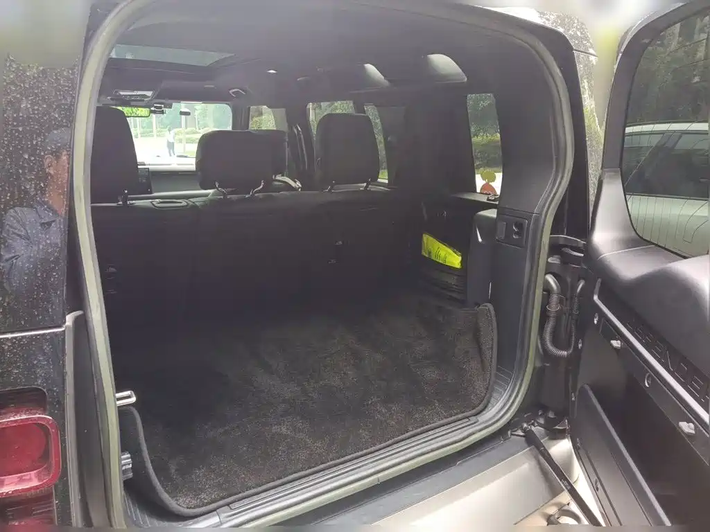 Land Rover Defender — миниатюра 10