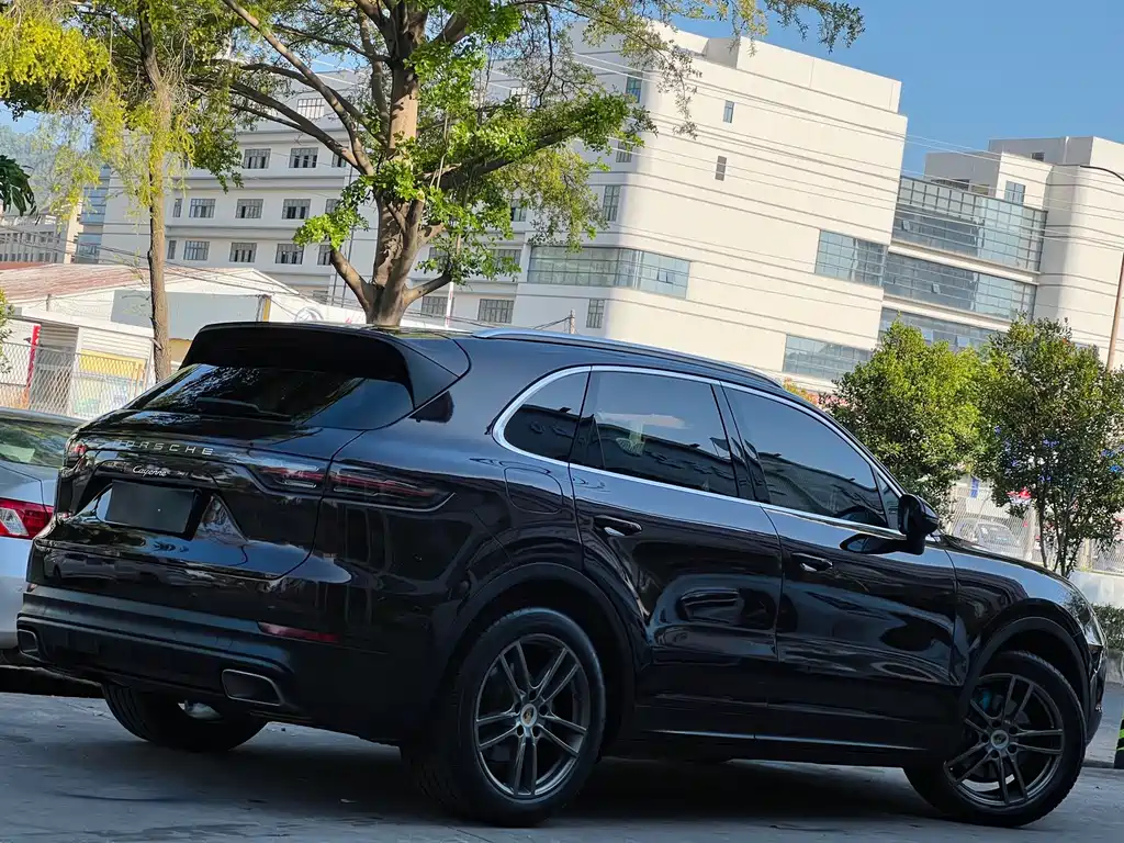Porsche Cayenne — миниатюра 6